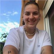 Profesora de lengua catalana y literatura apasionada a la filosofía imparte clases